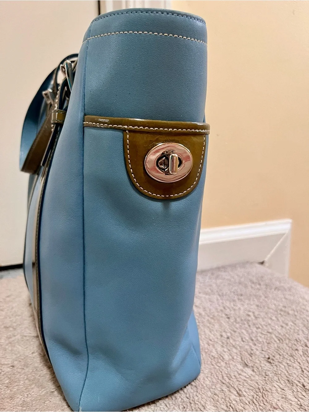 Coach Tote Bag - Picture 3 of 16